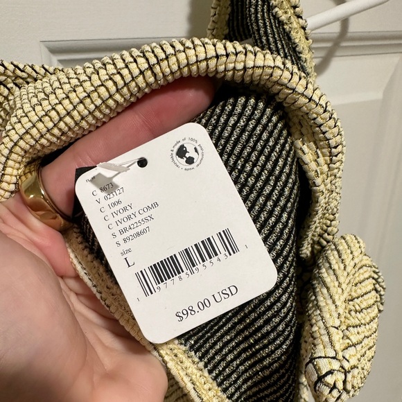 Brand new beach riot swimsuit - Picture 3 of 8